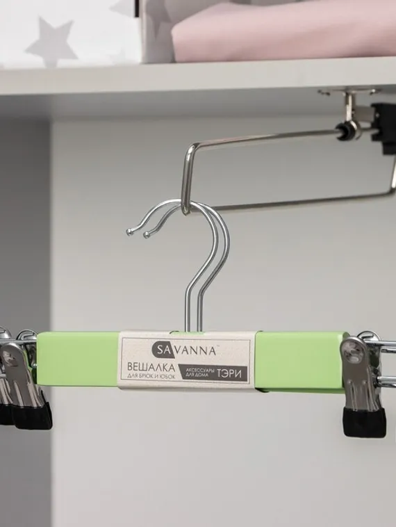 Вешалка деревянная для брюк и юбок с зажимами SAVANNA «Тэри», 28×11,5×2,8 см, цвет зелёный