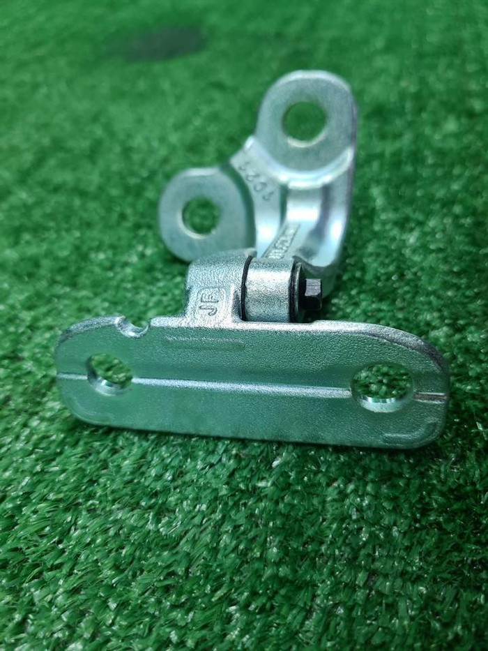 Петля двери правая Range Rover Vogue 4 L405 12-22