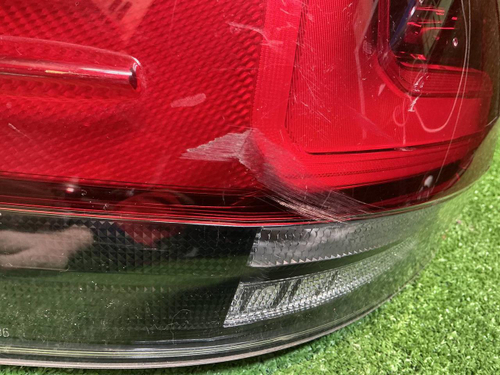 Фонарь левый внешний Toyota Land Cruiser 300 21-нв