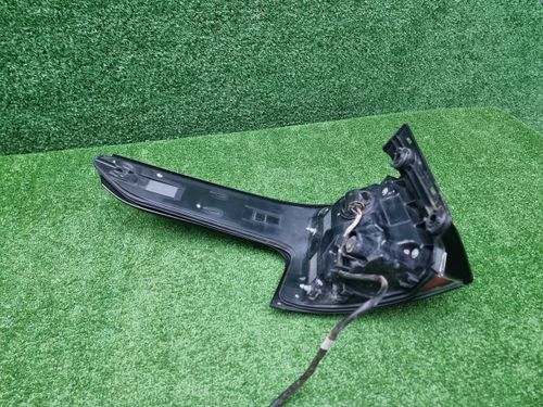 Фонарь правый внешний Toyota Sequoia 3 (2022-н.в.)