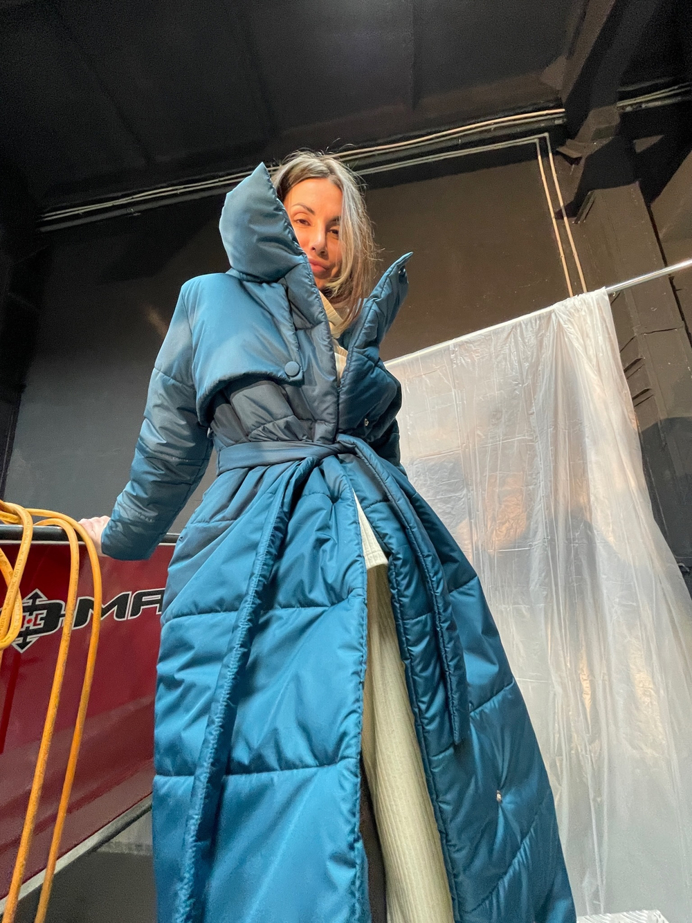 Пуховик - пальто для победы над морозом в оттенке изумруд