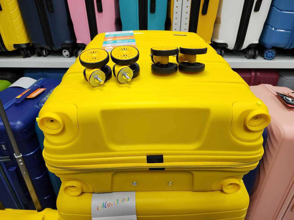 Чемодан Большой (L) полипропилен "Mironpan" съёмные колёса