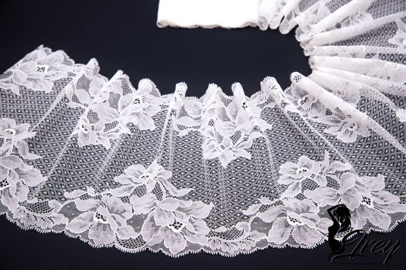 03-259 Кружево эластичное 22 см, цветы/ромбик, айвори 004