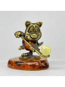 Бронзовая статуэтка на янтаре