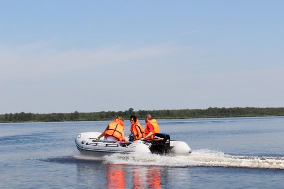 Лодка Мнев и К КАЙМАН N-400 (серый)