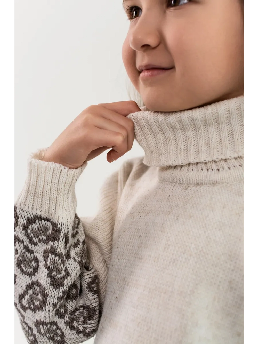 Свитер вязаный с горлом