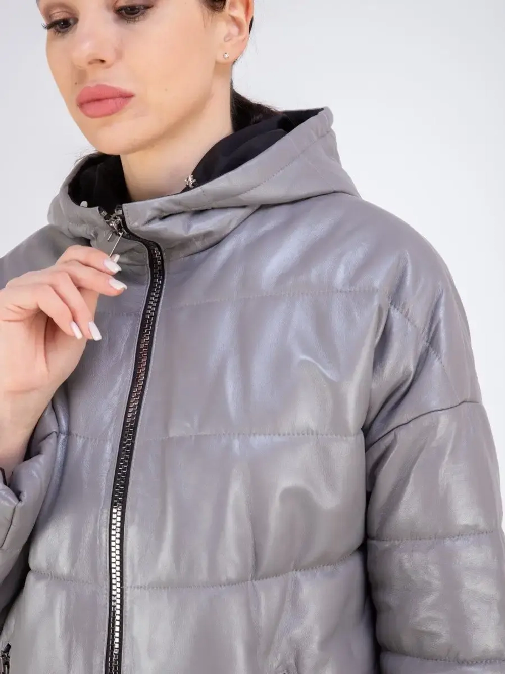 Куртка женская кожаная утепленная с капюшоном