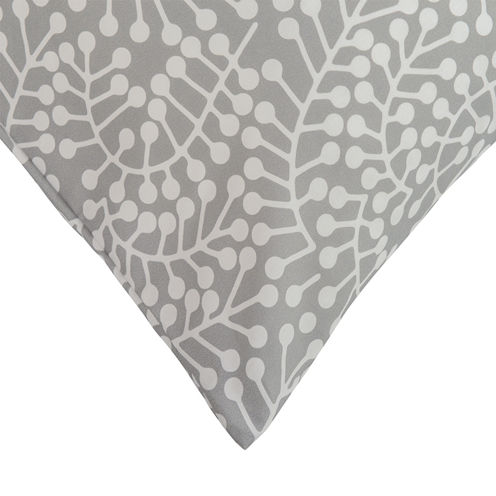 Набор из двух наволочек серого цвета с принтом Спелая смородина из коллекции scandinavian touch, 50х70 см