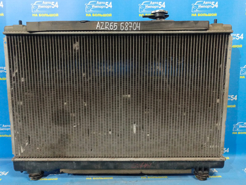 Радиатор двигателя TOYOTA NOAH 2001–2007