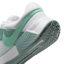 Женские теннисные кроссовки Nike Zoom GP Challenge 1 - white/mint foam/cannon