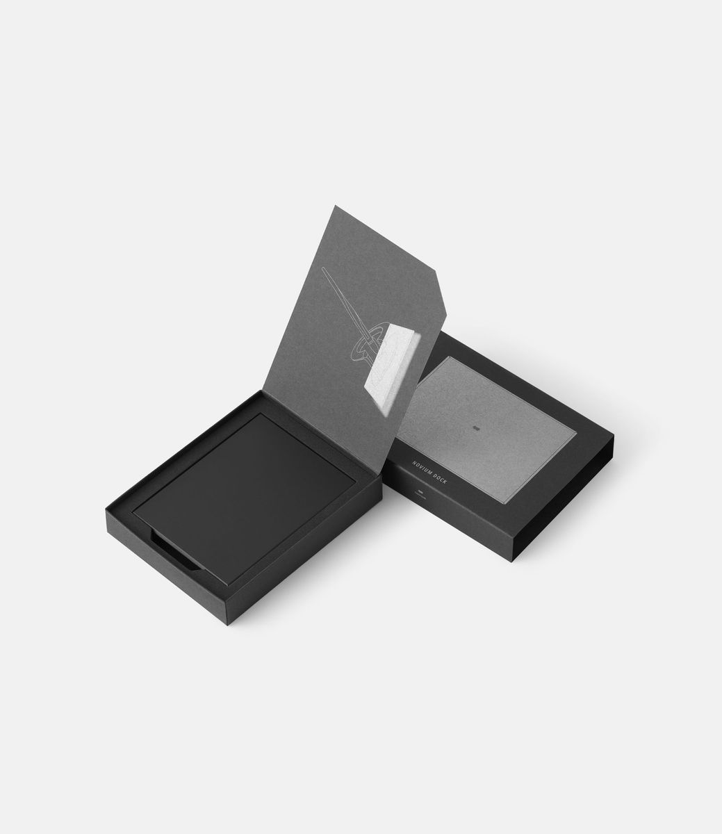 Novium Dock — подставка из алюминия