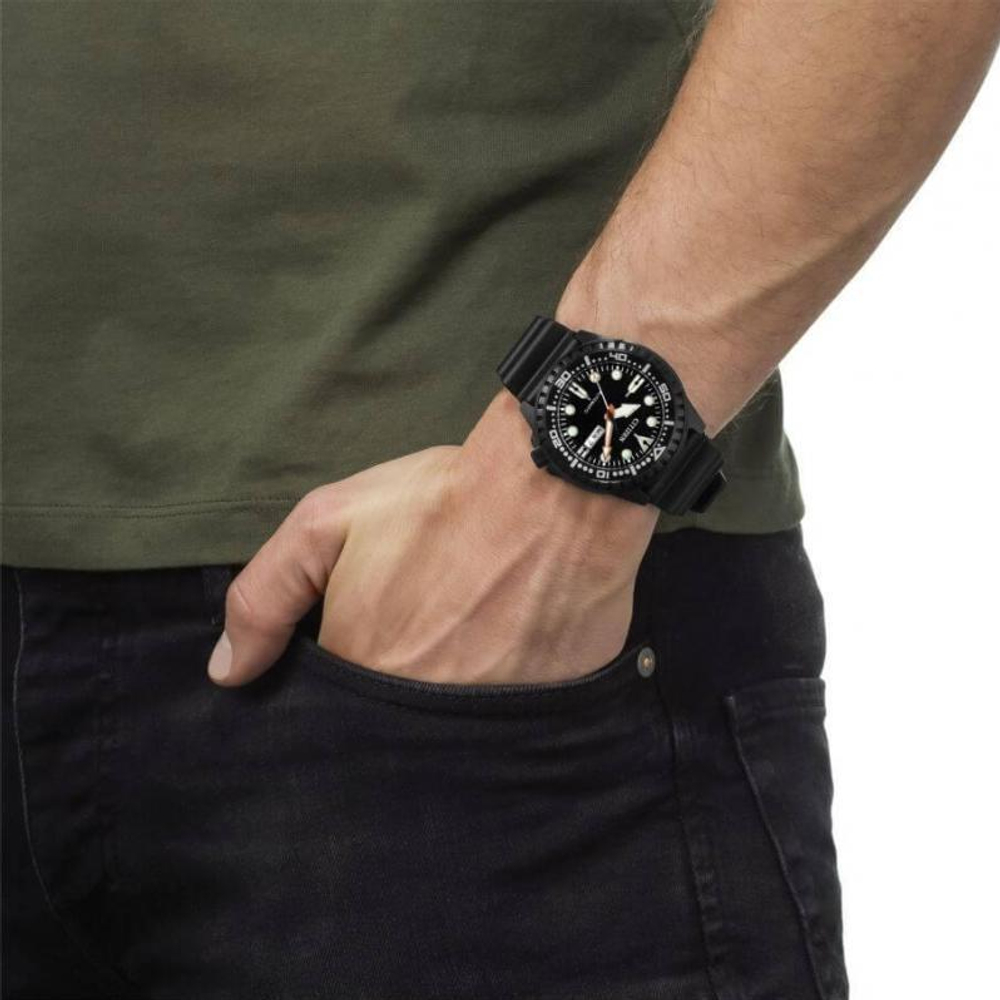 Мужские японские наручные часы Citizen NH8385-11EE