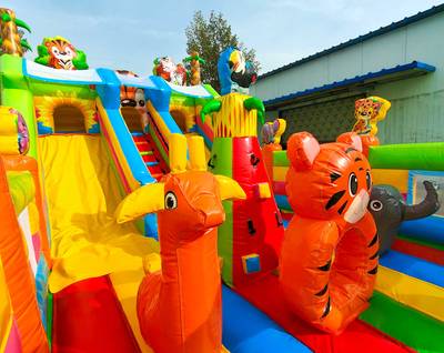 Коммерческий надувной батут «Звериная команда 2», 9х5х5 м