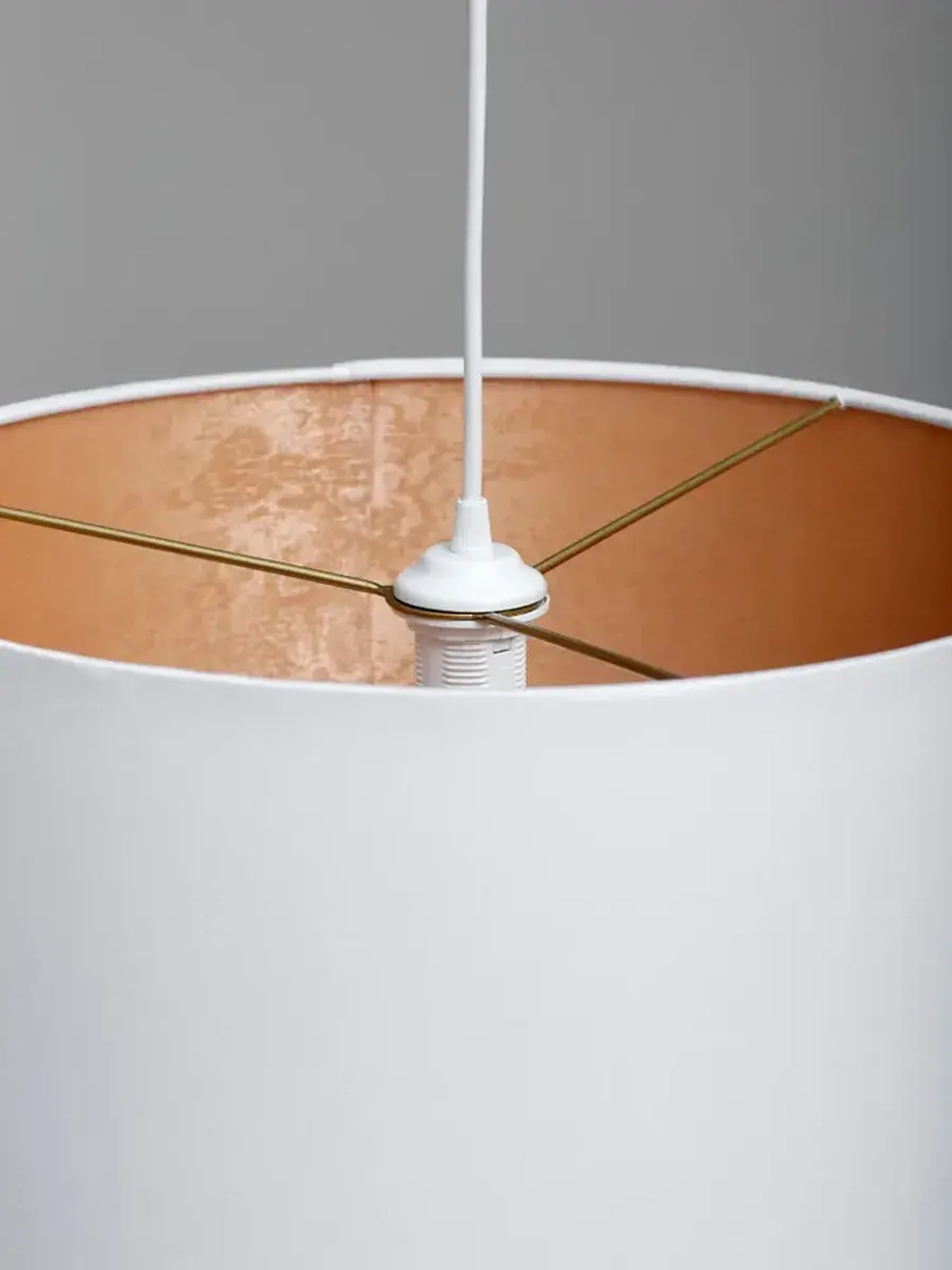 Люстра потолочная для спальни и гостиной с абажуром