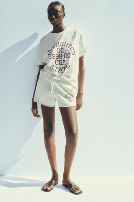 ZARA ТОЛСТОВКА ИЗ МЯГКОЙ ТКАНИ С ЭФФЕКТОМ ПОТЕРТОСТИ И НАДПИСЬЮ, ЭКРЮ