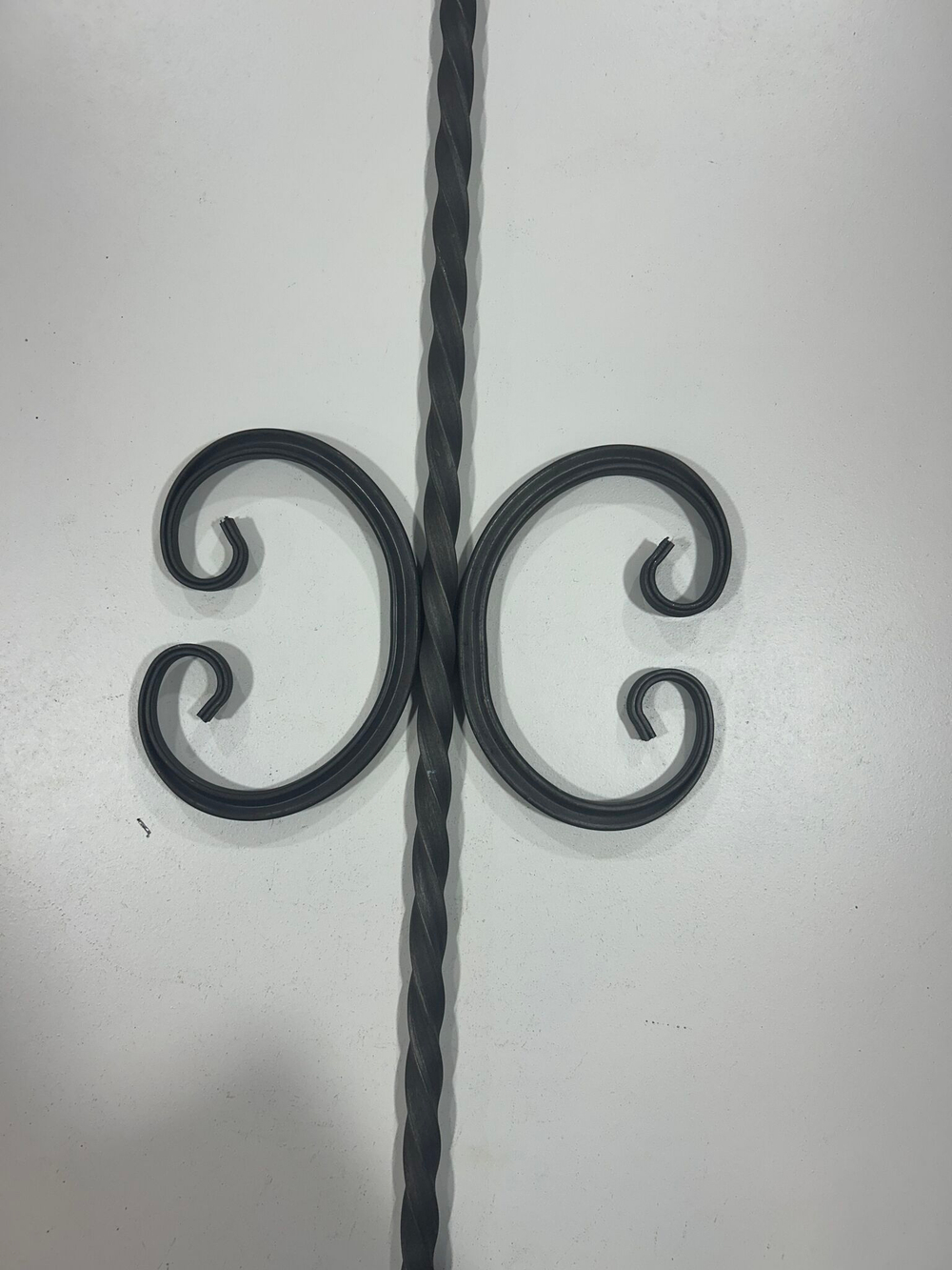 Кованый элемент Вензель195x130мм профильная труба 15х15мм