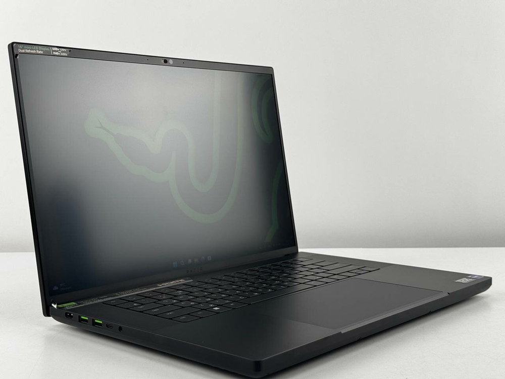 Игровой Ноутбук 16.0" ноутбук Razer Blade 16 2023 Black RZ09-0483UEJ4-R3U1 WQUXGA [3840х2400] i9 13950HX 32gb DDR5 2Tb SSD NVMe PCle NV GeForce RTX 4090 Win11 Home