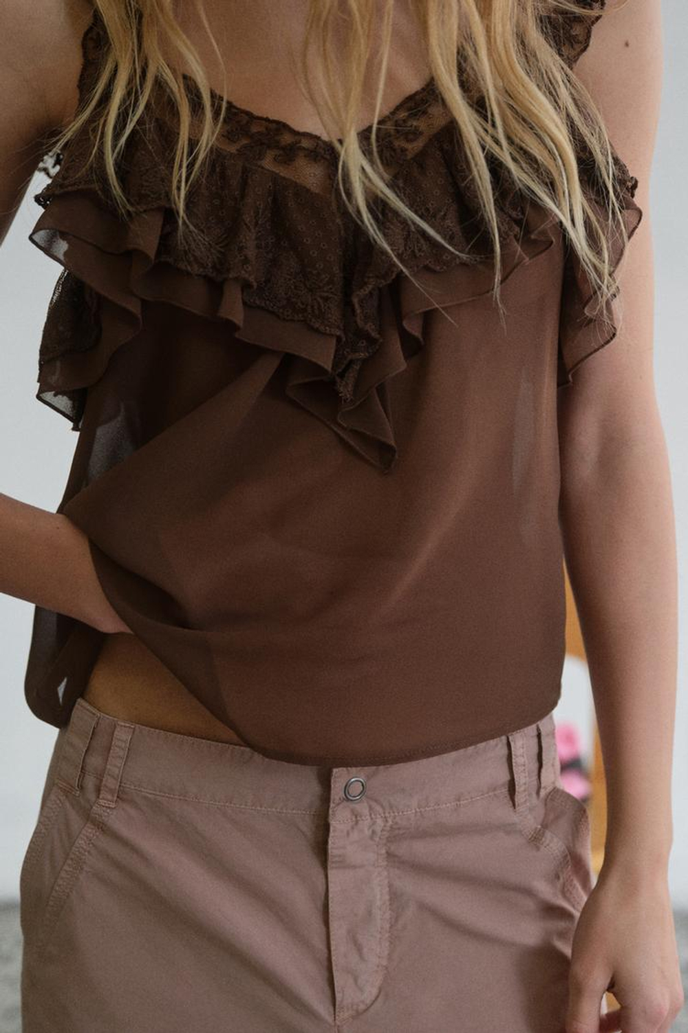 ZARA ТОП С ВЫШИВКОЙ И ВОЛАНАМИ, КОРИЧНЕВЫЙ