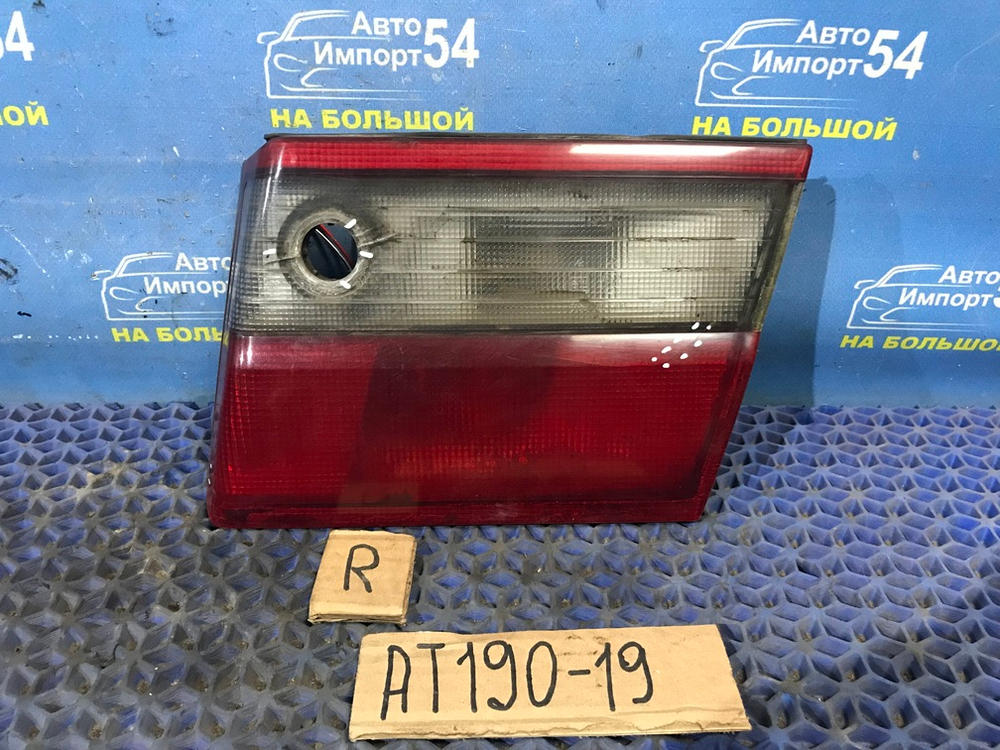 Вставка багажника правая TOYOTA CARINA E 1996