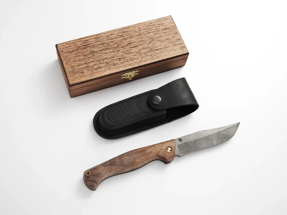 Складной нож "Тайга", дамасская сталь, рукоять орех