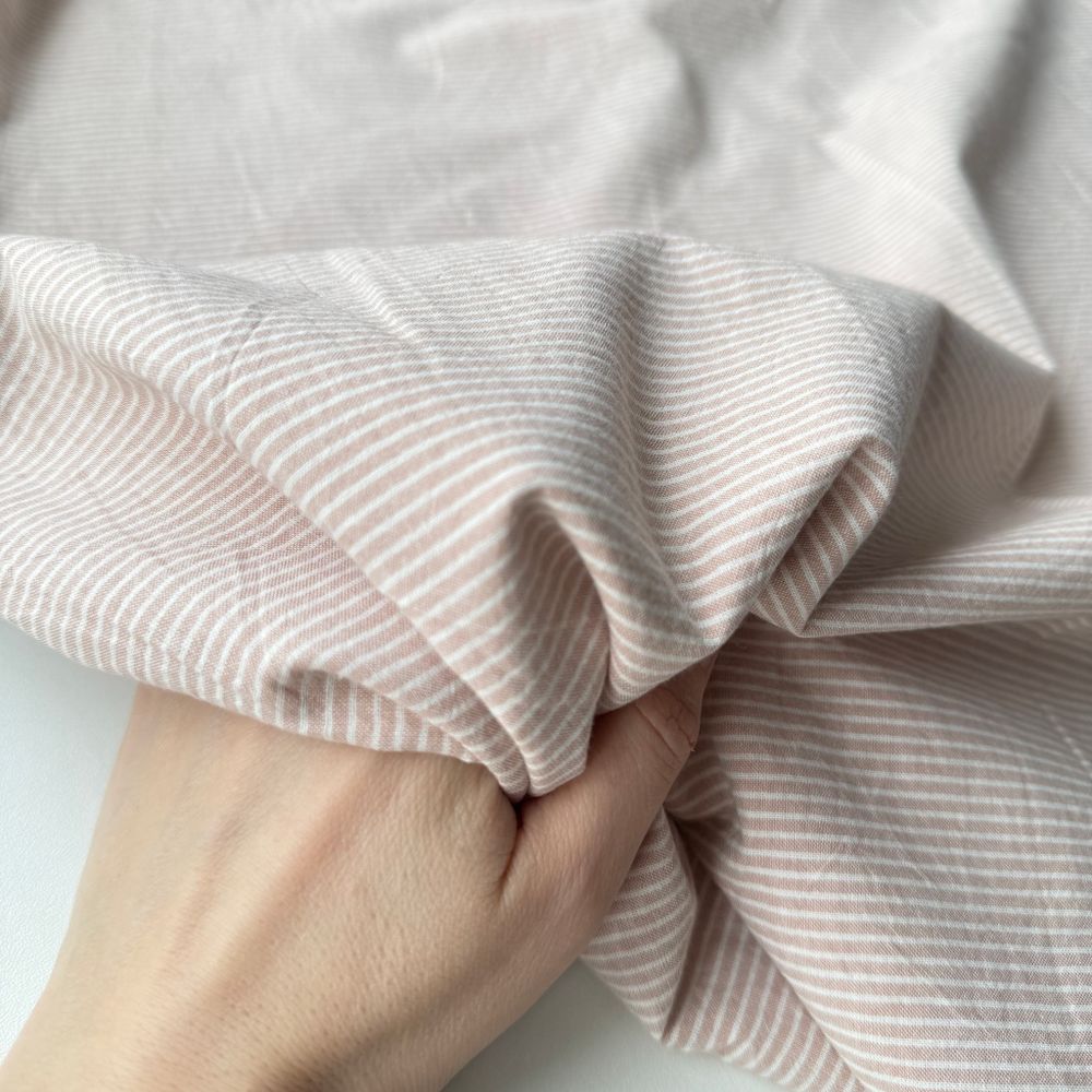 Вареный хлопок 250см. Мелкая полоска розовато-бежевая Вареный хлопок 250см. Мелкая полоска розовато-бежевая