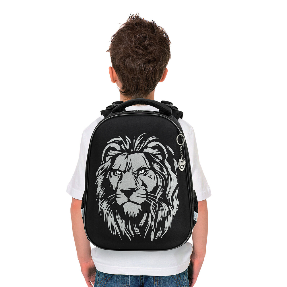Ранец BRAUBERG SHINY, 2 отделения, с брелком, "Savage lion", светящийся рисунок, 38х28х14 см, 272039