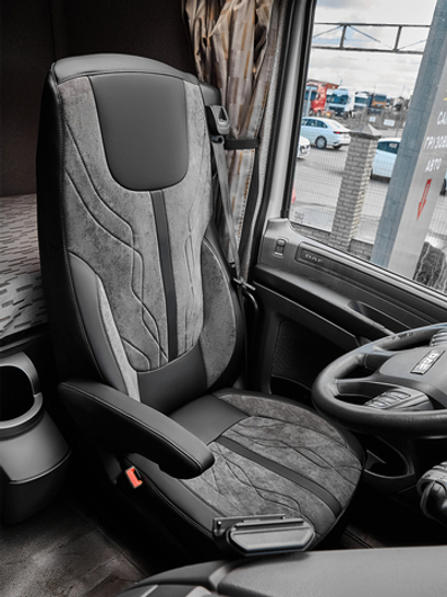 Чехлы Люкс DAF XF 106 (экокожа, черный цвет, серая вставка)