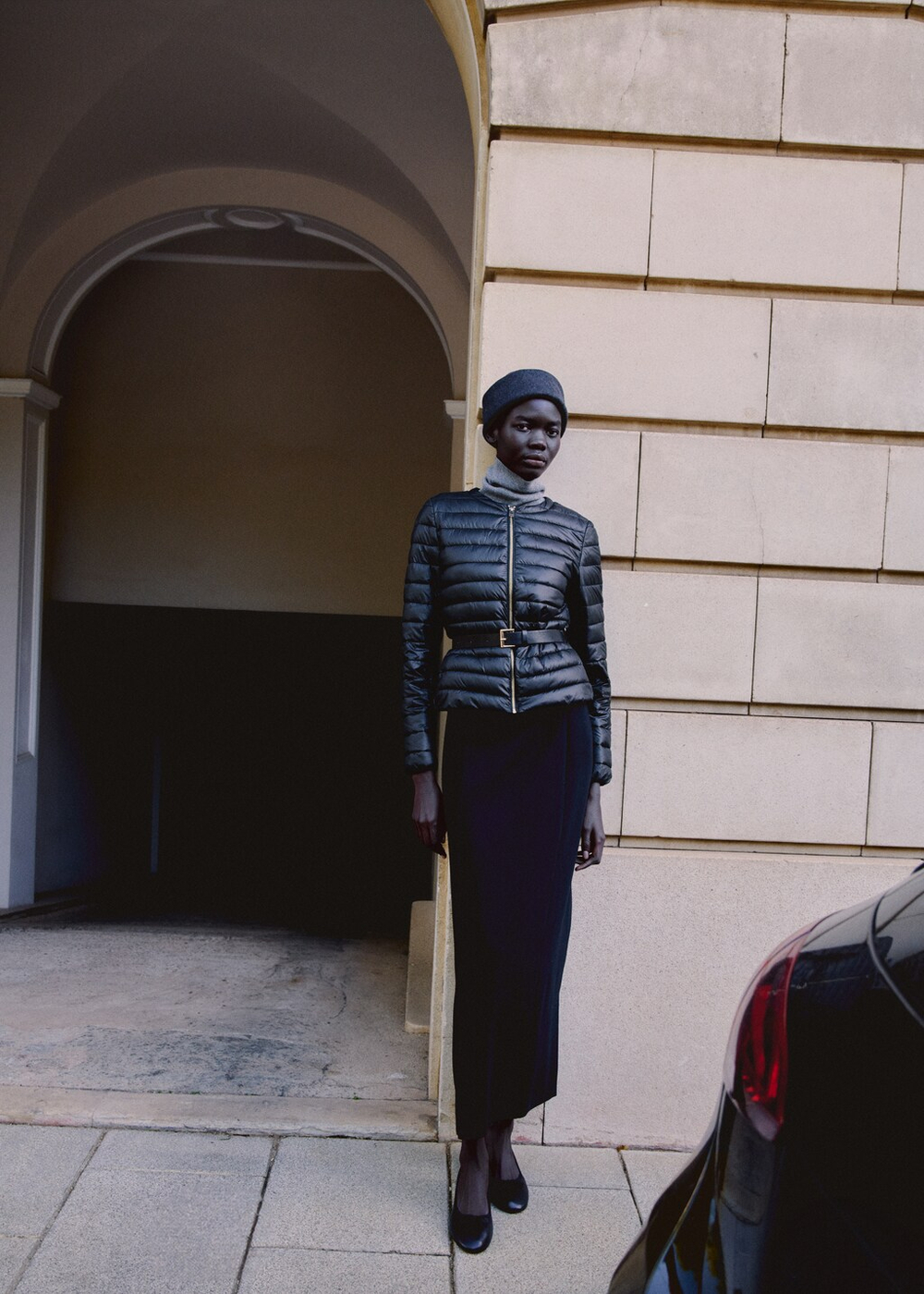 Короткий стеганый анорак с карманами