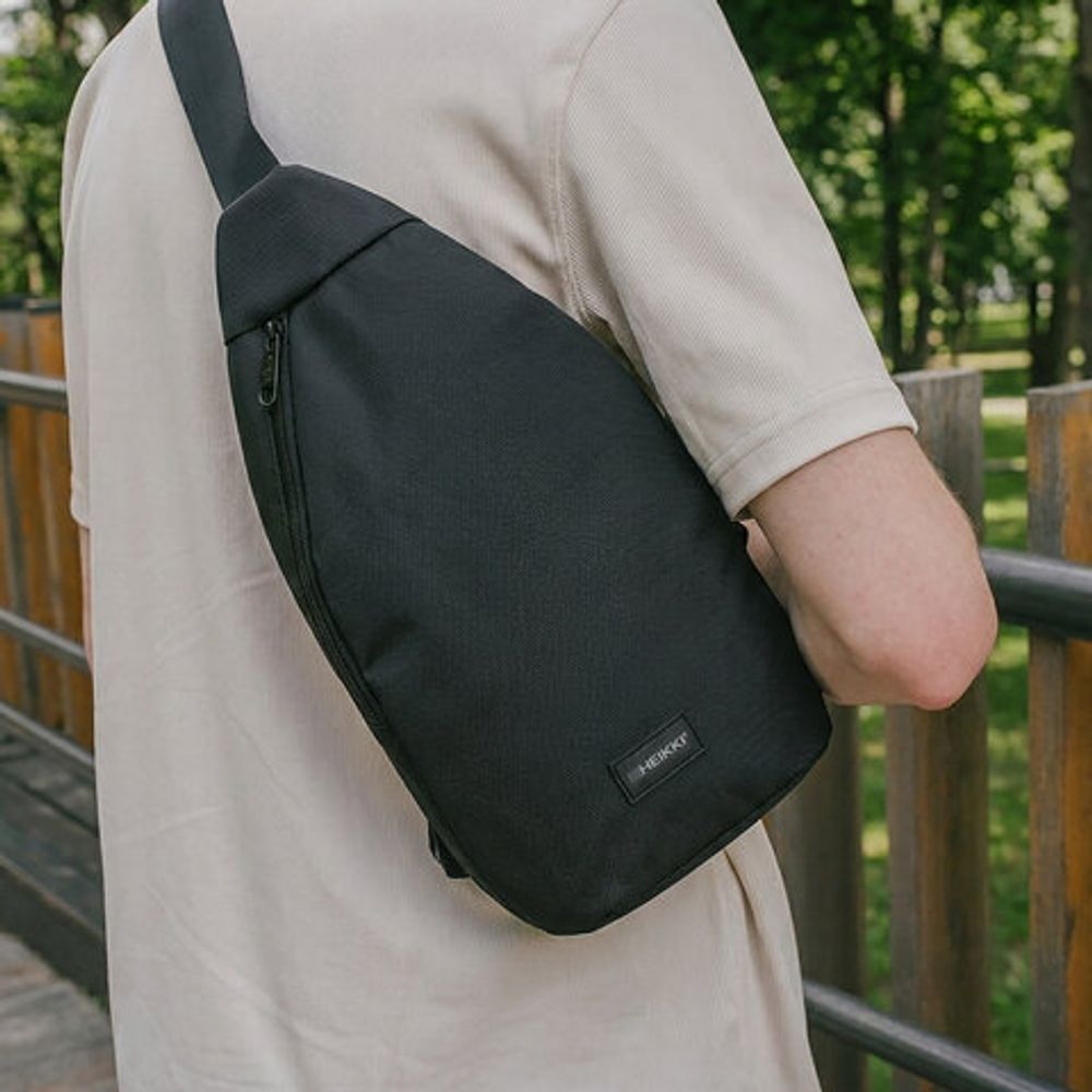 Рюкзак однолямочный HEIKKI SMOOTH (ХЕЙКИ), 2 отделения, черный, 35x20x8 см, 273918