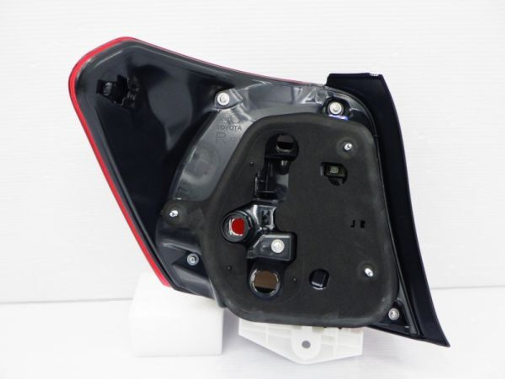 стоп правый Toyota Corolla Axio NZE161 165 12-598