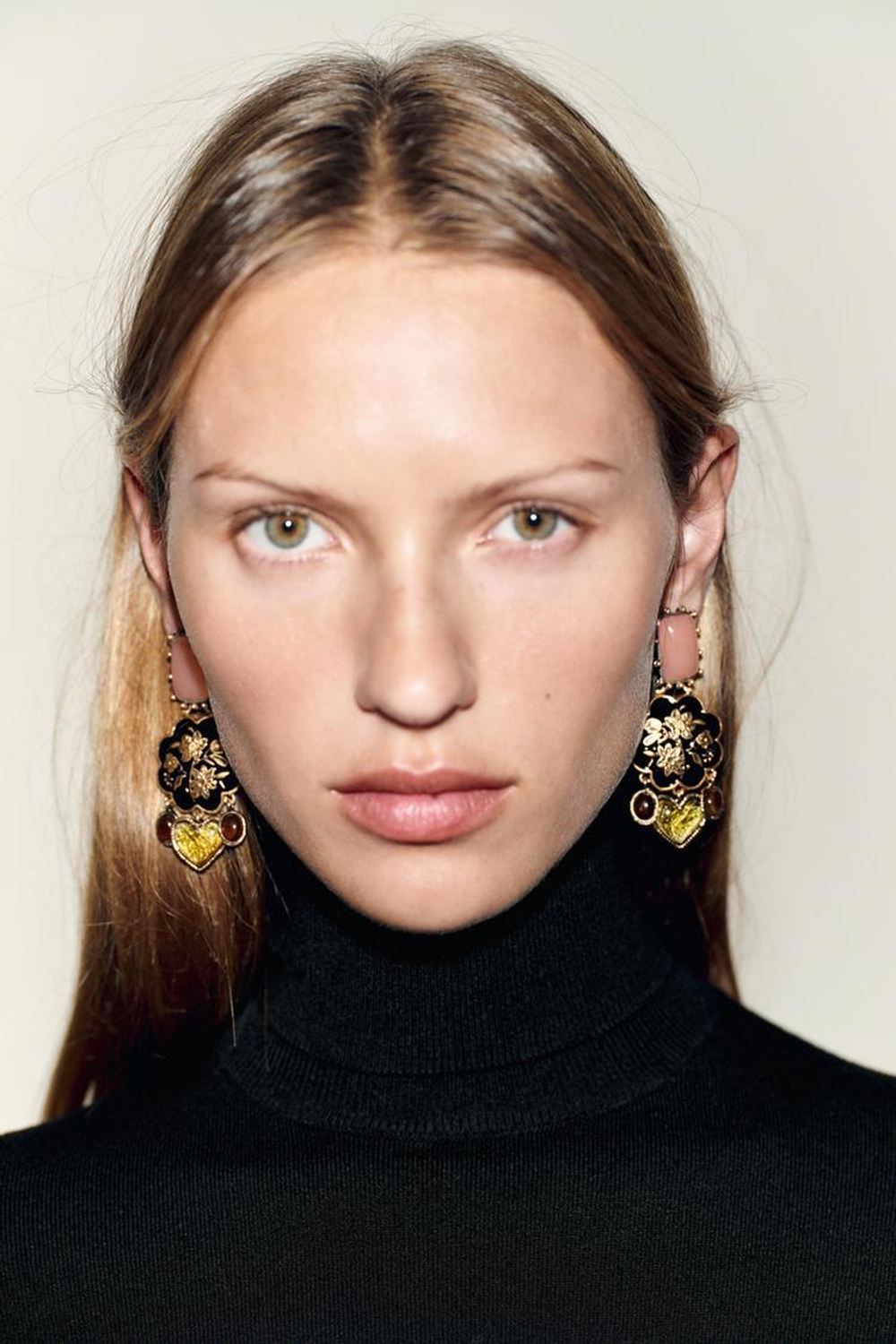 ZARA СЕРЬГИ «КАМЕНЬ, ЦВЕТЫ И СЕРДЕЧКО», ЦВЕТ СОСТАРЕННОГО ЗОЛОТА