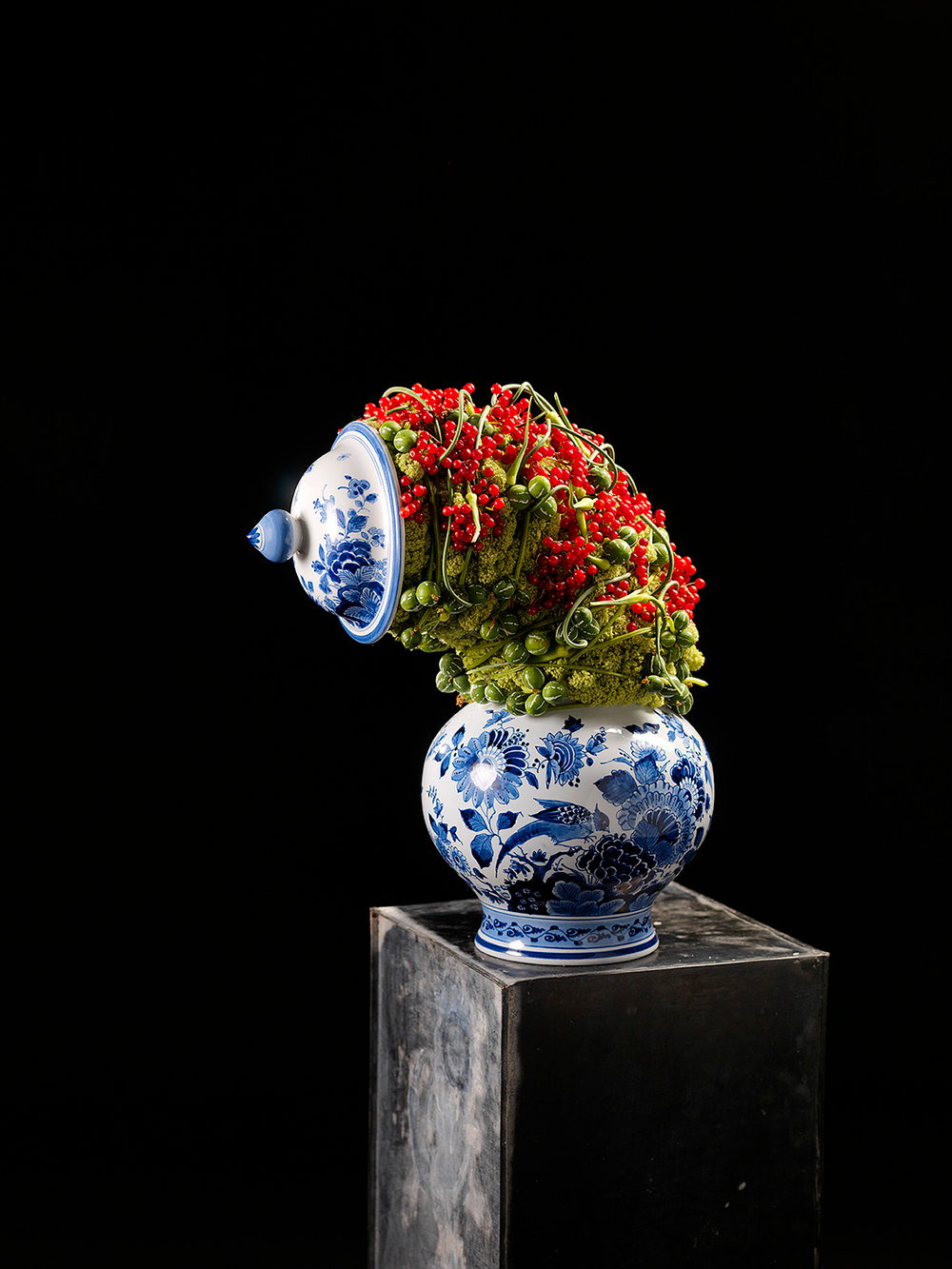 Royal Delft Masterpieces by Pim van den Akker