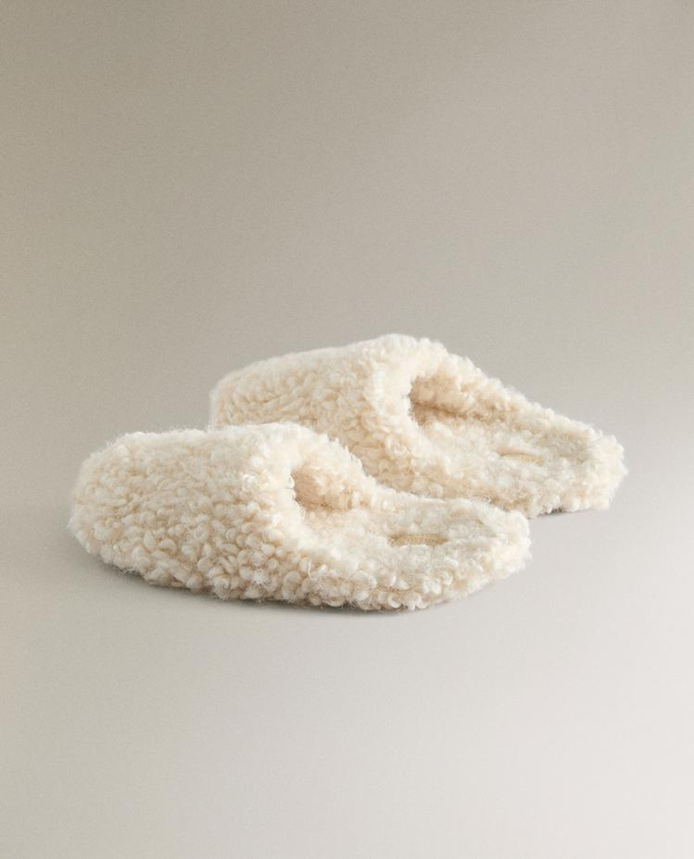 ZARA ТАПОЧКИ ИЗ ИСКУССТВЕННОГО МЕХА, ЭКРЮ