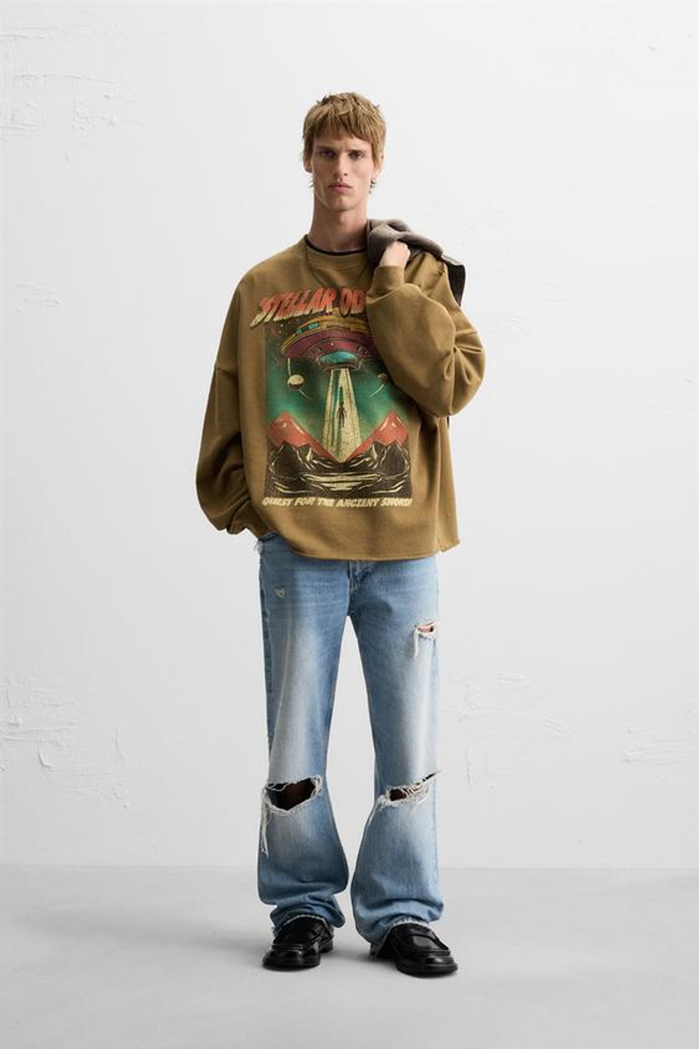 ZARA ТОЛСТОВКА С КОНТРАСТНЫМ ПРИНТОМ, ТЕМНО-КОРИЧНЕВЫЙ