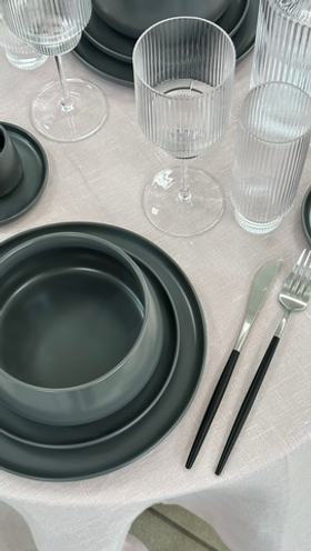 Набор из двух салатников темно-серого цвета из коллекции Essential, 800 мл