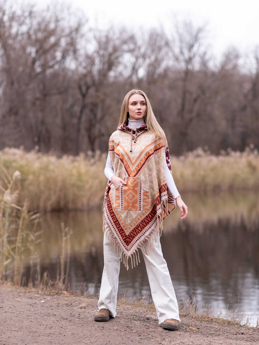 Пончо женское шерстяное с орнаментом