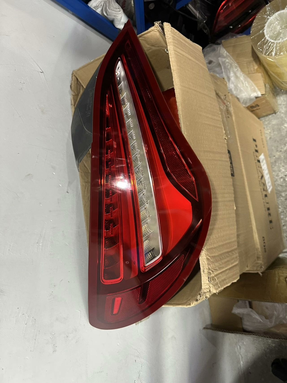 Задние фонари Mercedes-Benz CLA W117 (2017–2019) левый и правый, оригинал