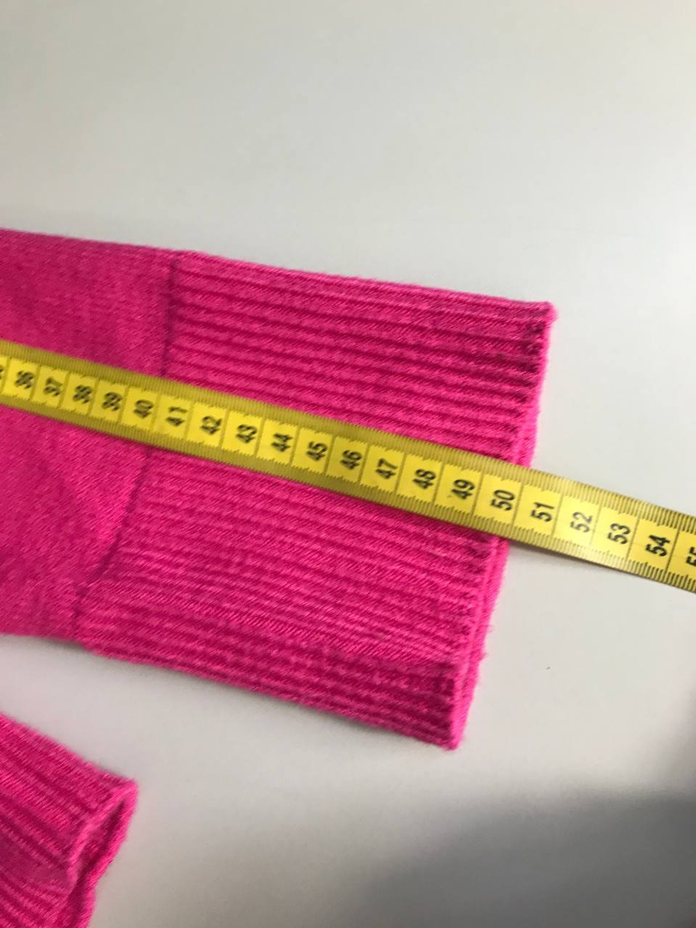 Свитер яркого оттенка, визуально на 52/54 размер