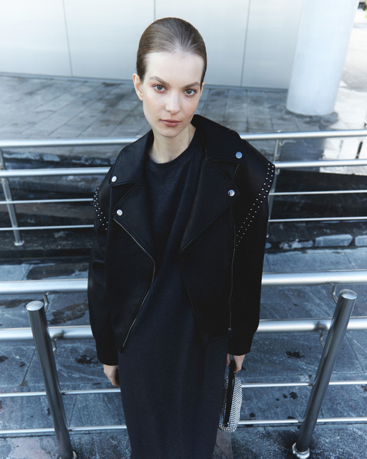 Кожаная куртка с клепками