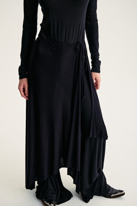 Баска на завязках черная