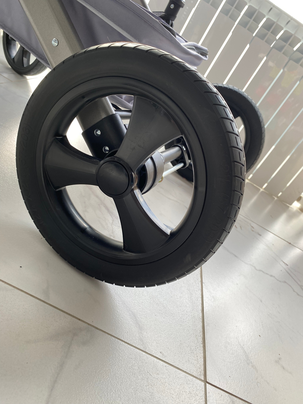 Коляска-трансформер LUXMOM 555-W 2В1 чёрный текстиль