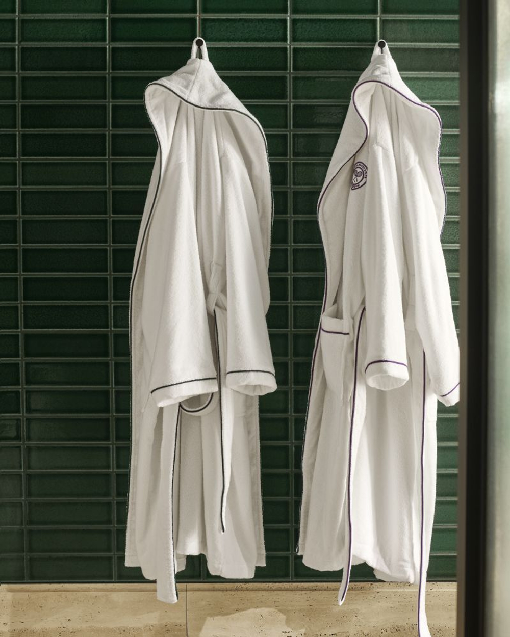 Теннисный халат Wimbledon Cotton Terry Baseline Robe - white/purple