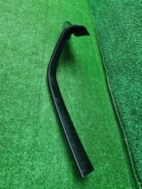 Молдинг решетки радиатора правый Mazda 3 BP 18-нв