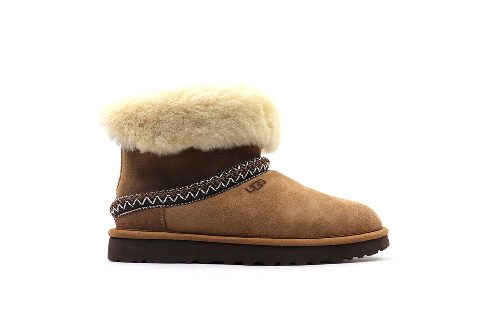 UGG Classic Short Cresent Chestnut