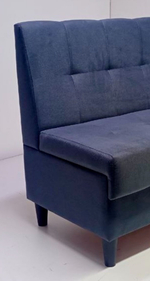 Стильный компактный диван Фабрики ОНИКС из практичного и износостойкого материала с оригинальным дизайном, вместительным ящиком для хранения, мягким наполнителем для дома, дачи и офиса