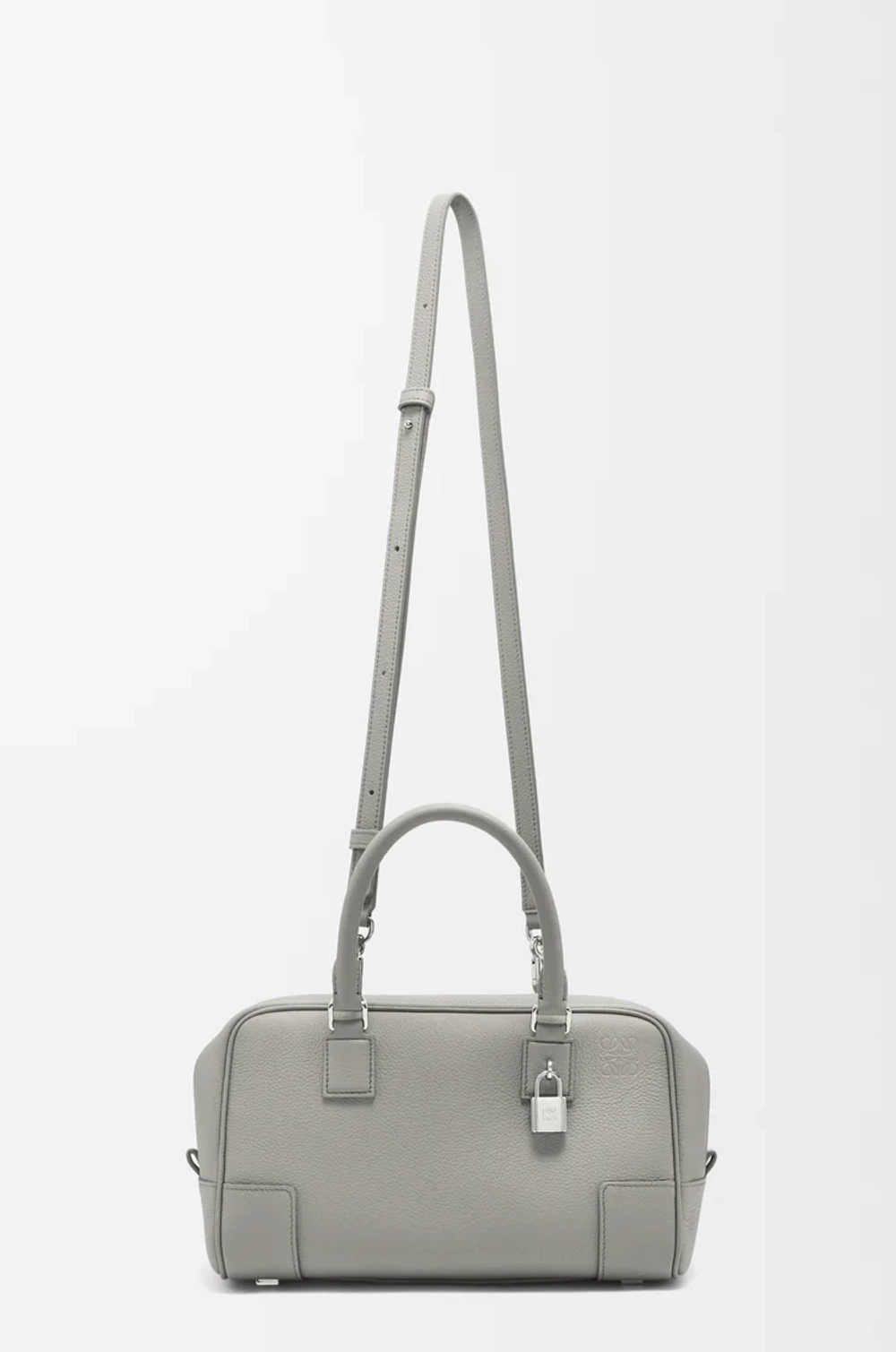Loewe Сумка Amazona 23 из мягкой зернистой телячьей кожи, жемчужно-серый
