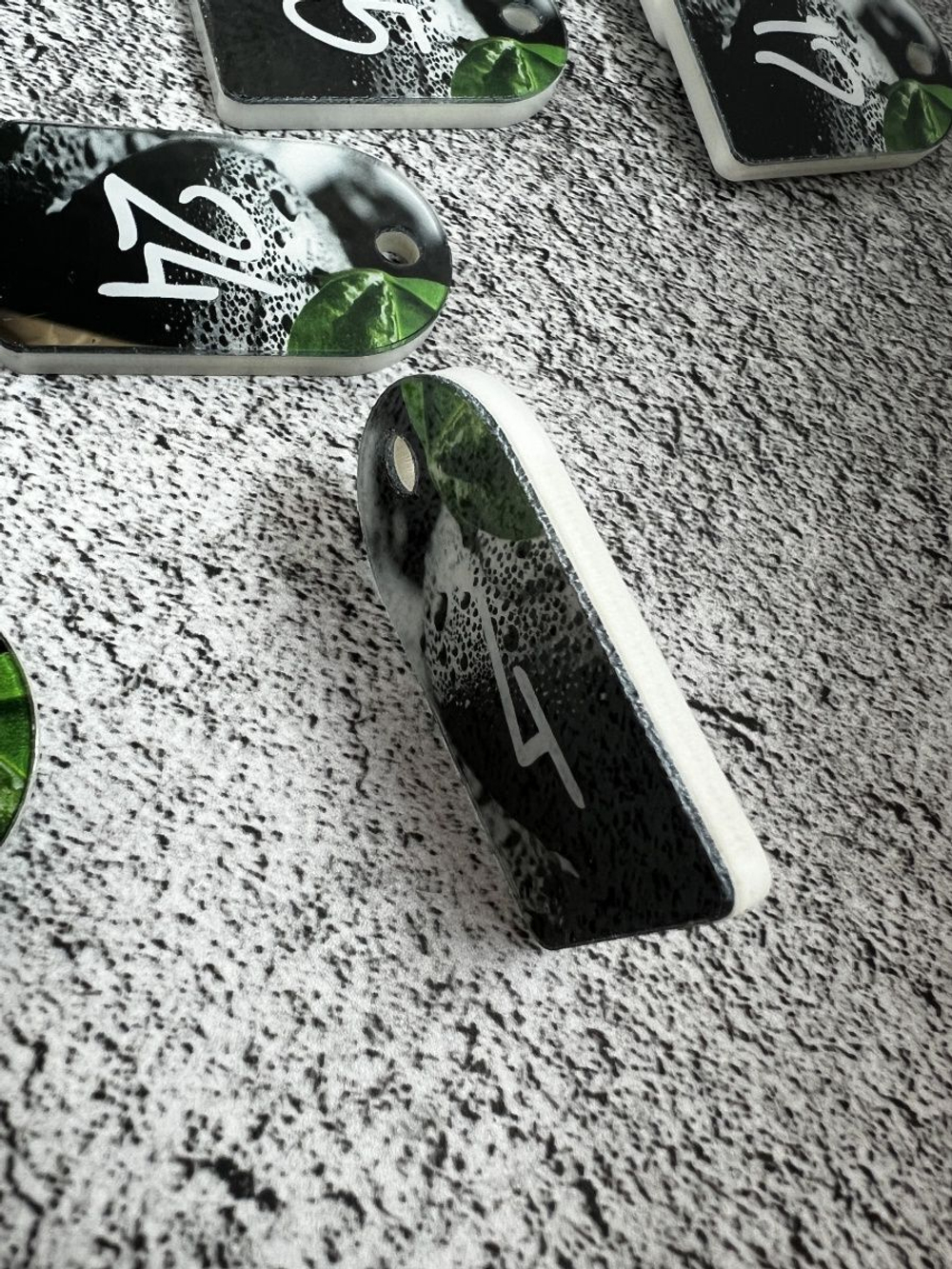 Номерки для гардероба акрил 3х5 см