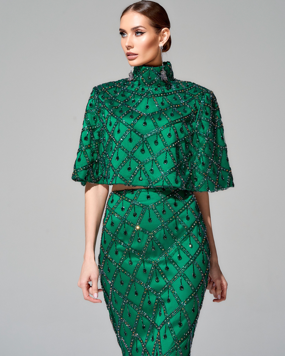 Укороченный кейп "Малахитовая шкатулка" с вышивкой ручной работы