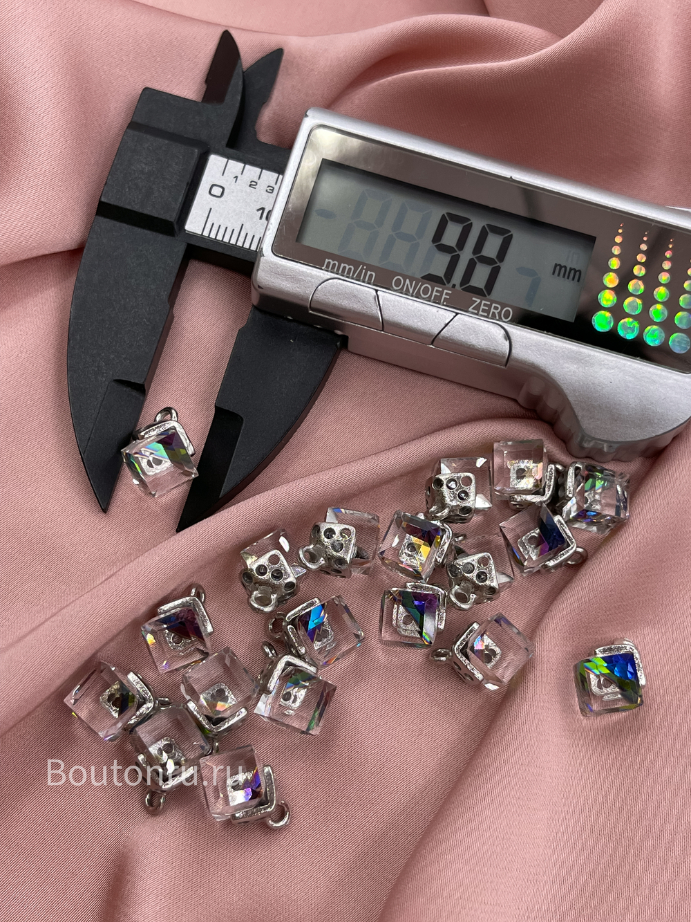 Пуговицы на ножке серебро кристалл хамелеон