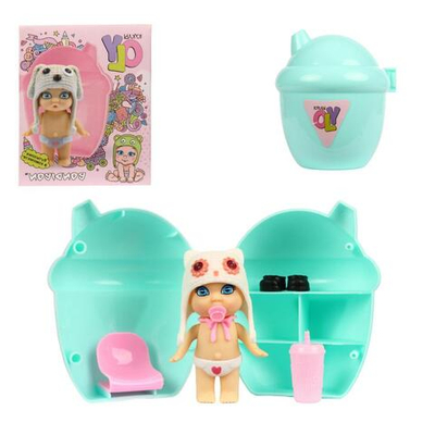 Куколка OLY в шапочке -ушанке в поильнике. Девочка 8см, арт.3380-3 (Bondibon)